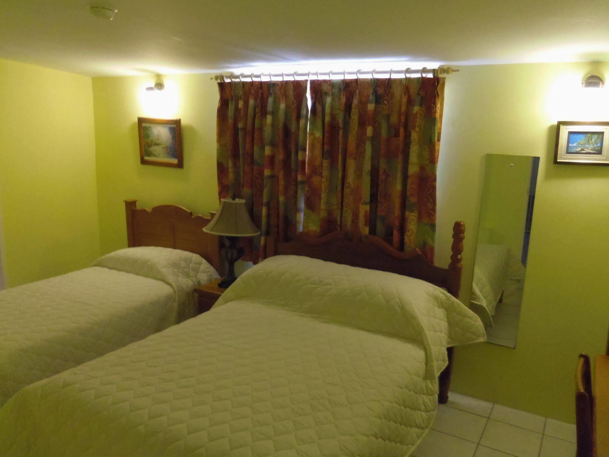 Airport Inn Piarco Extérieur photo